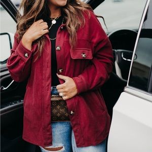 Camisa Red Plum Oversized Button Front Shacket NWOT.